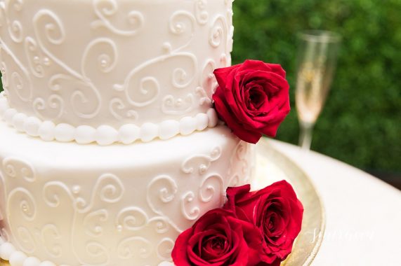 red rose wedding cake details
