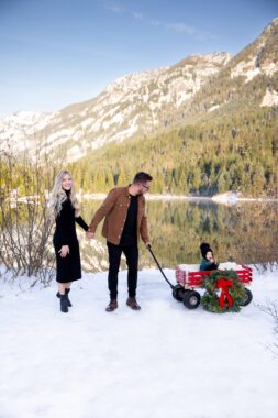 Snowy Mountain Winter Family Session by Smirnova Photography